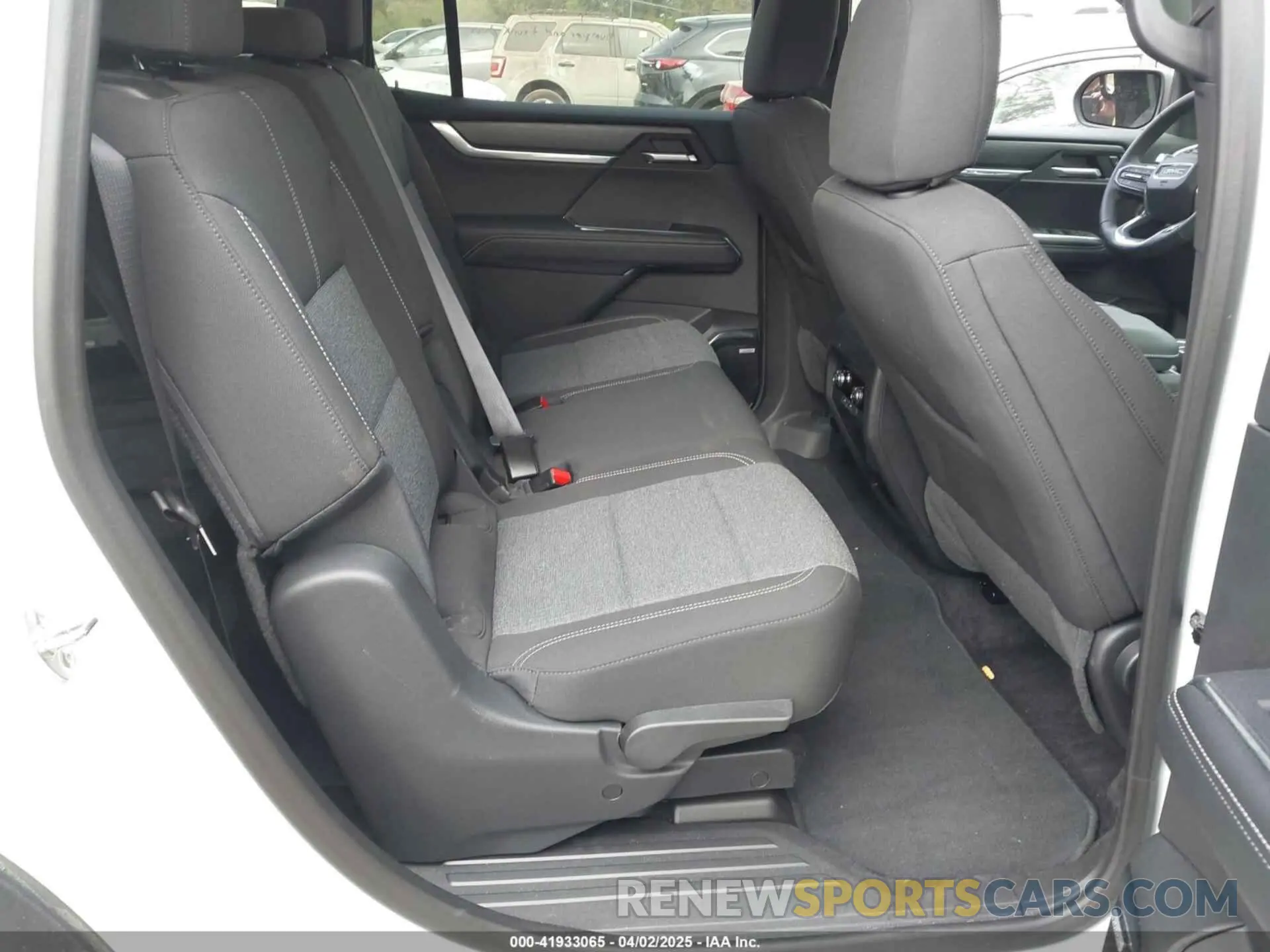 8 fotografías del automóvil dañado 1GKENKRS8SJ158370 GMC ACADIA 2025
