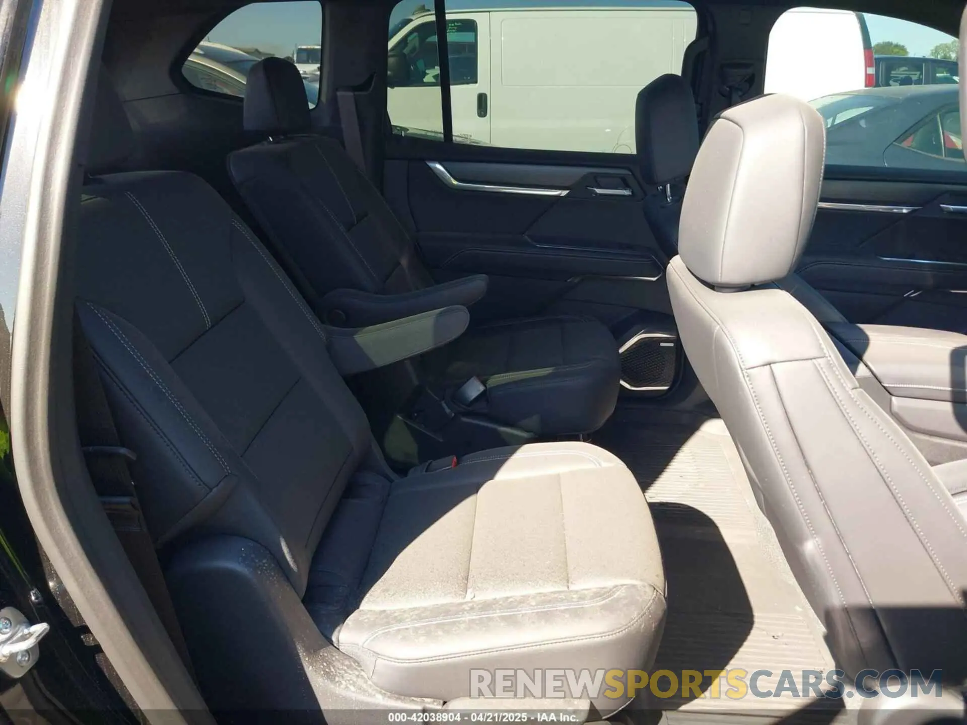 8 fotografías del automóvil dañado 1GKENKRSXSJ145023 GMC ACADIA 2025