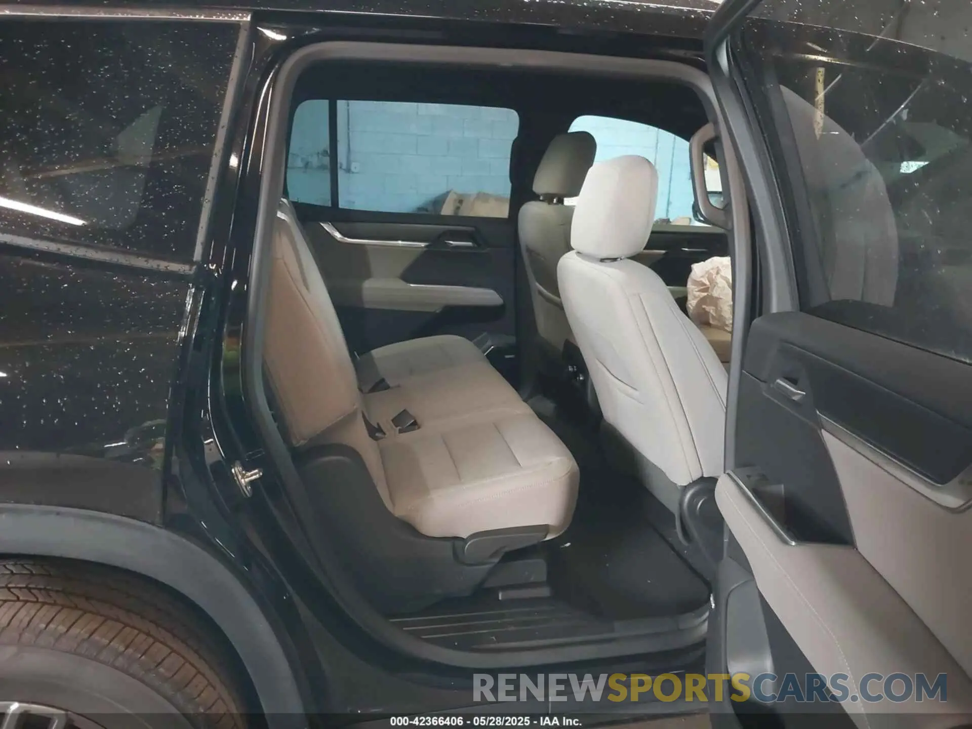 8 fotografías del automóvil dañado 1GKENNRS4SJ173076 GMC ACADIA 2025