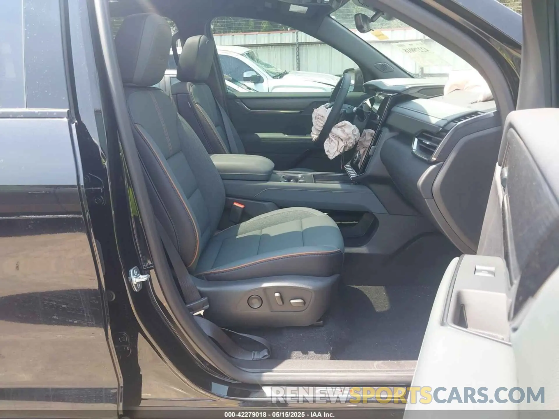 5 fotografías del automóvil dañado 1GKENPRS7SJ232231 GMC ACADIA 2025