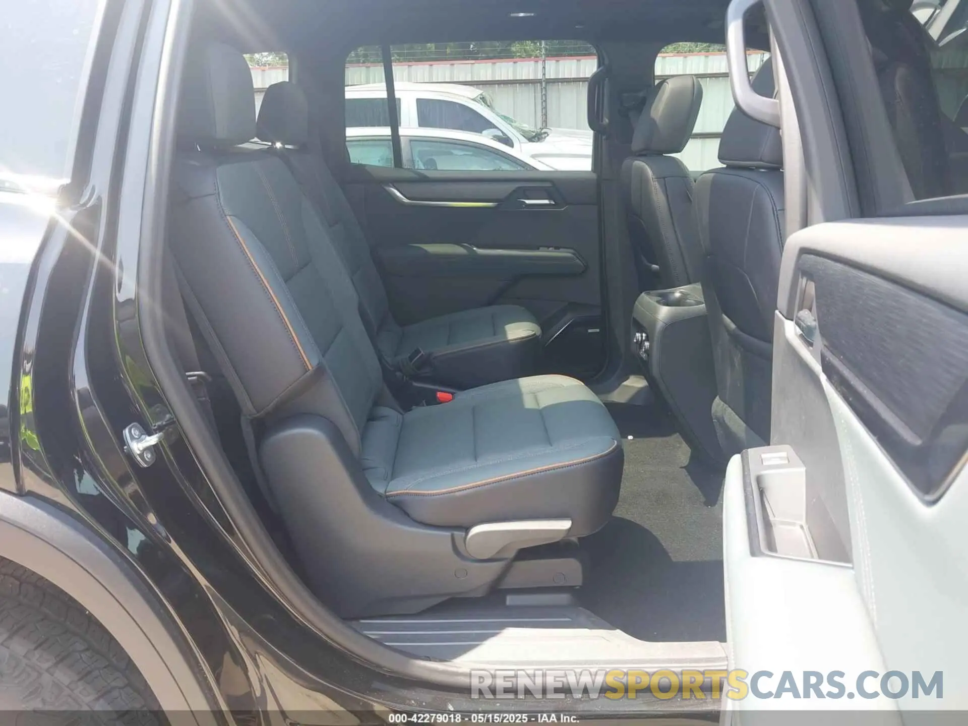 8 fotografías del automóvil dañado 1GKENPRS7SJ232231 GMC ACADIA 2025