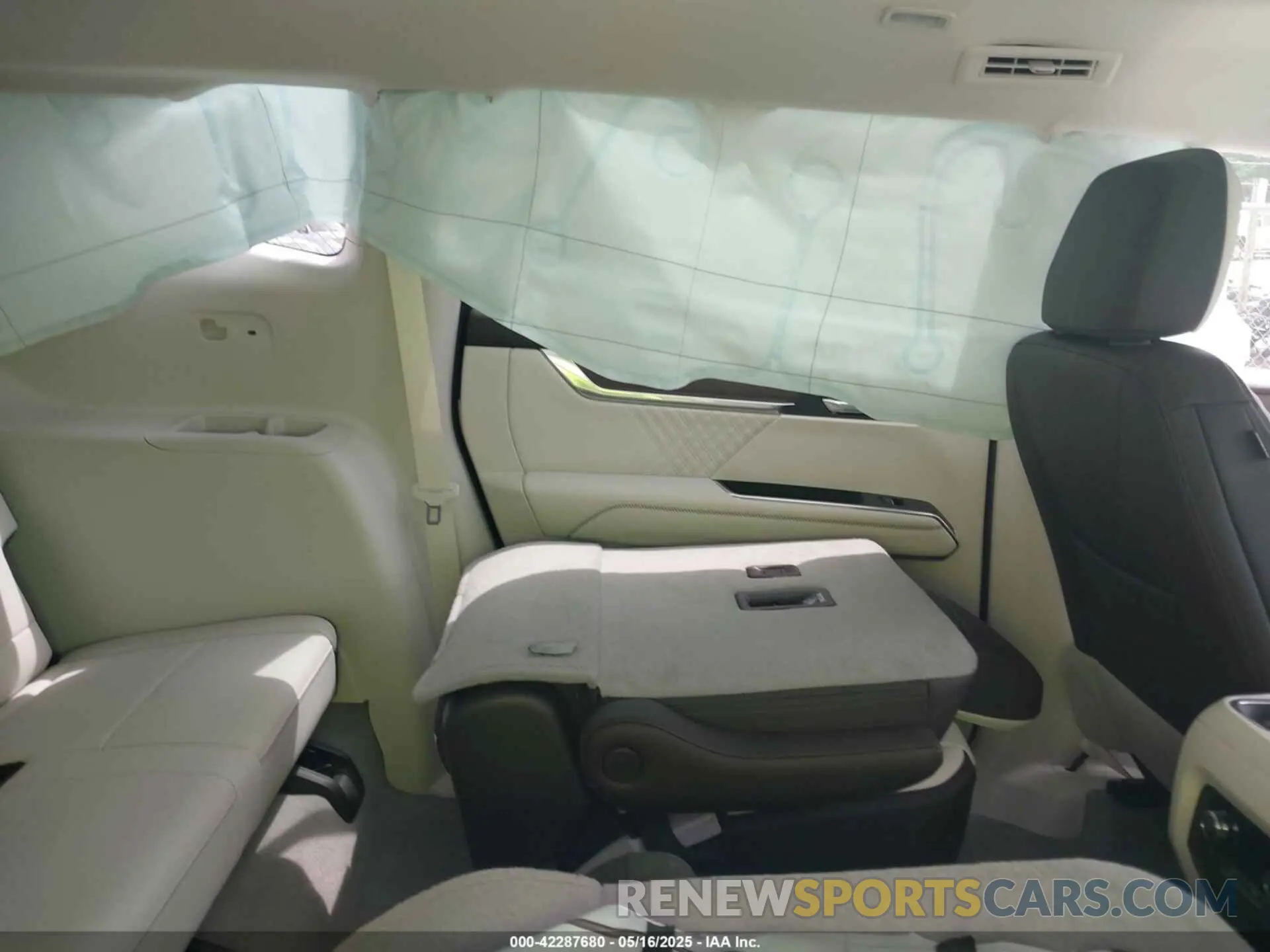 8 fotografías del automóvil dañado 1GKENRRS8SJ171550 GMC ACADIA 2025