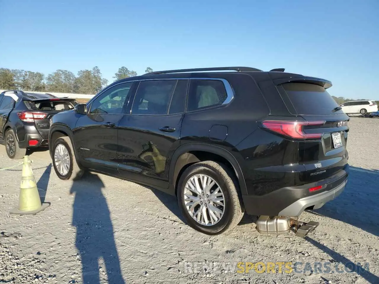 2 fotografías del automóvil dañado 1GKENKKS9RJ193228 GMC ACADIA UPL 2024