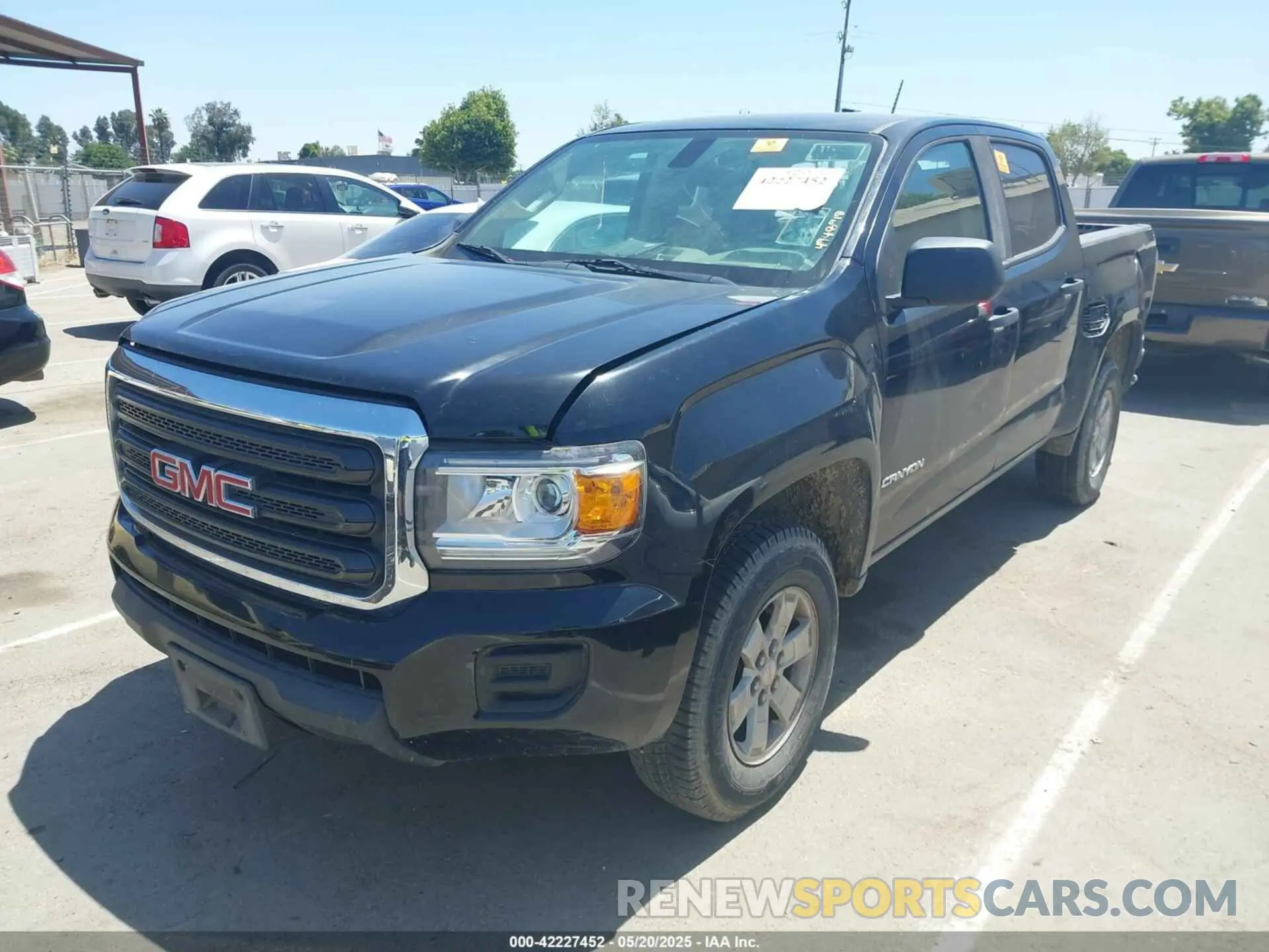 2 fotografías del automóvil dañado 1GTG5BEA5K1252093 GMC CANYON 2019
