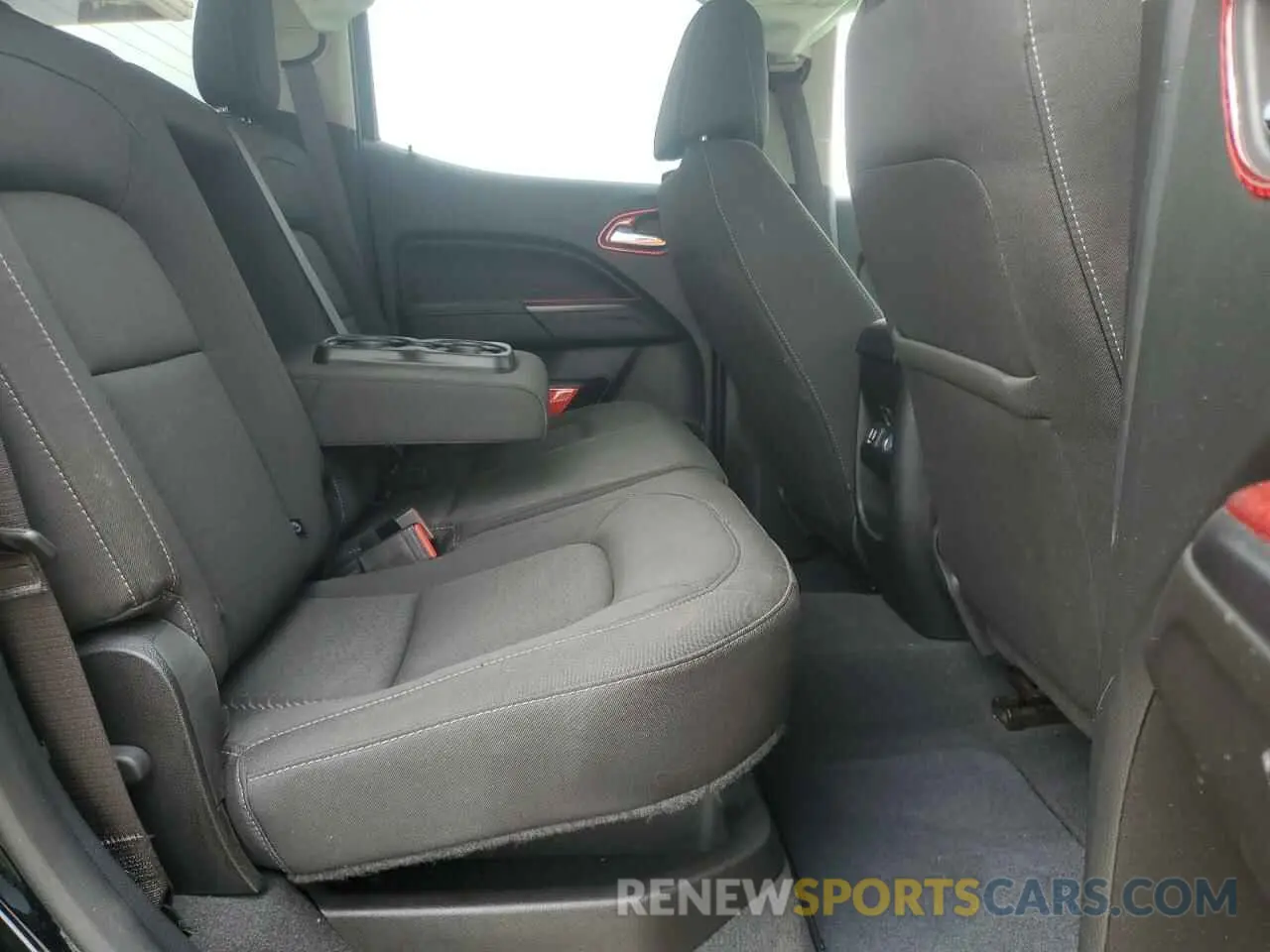10 fotografías del automóvil dañado 1GTG6CEN6K1330189 GMC CANYON 2019