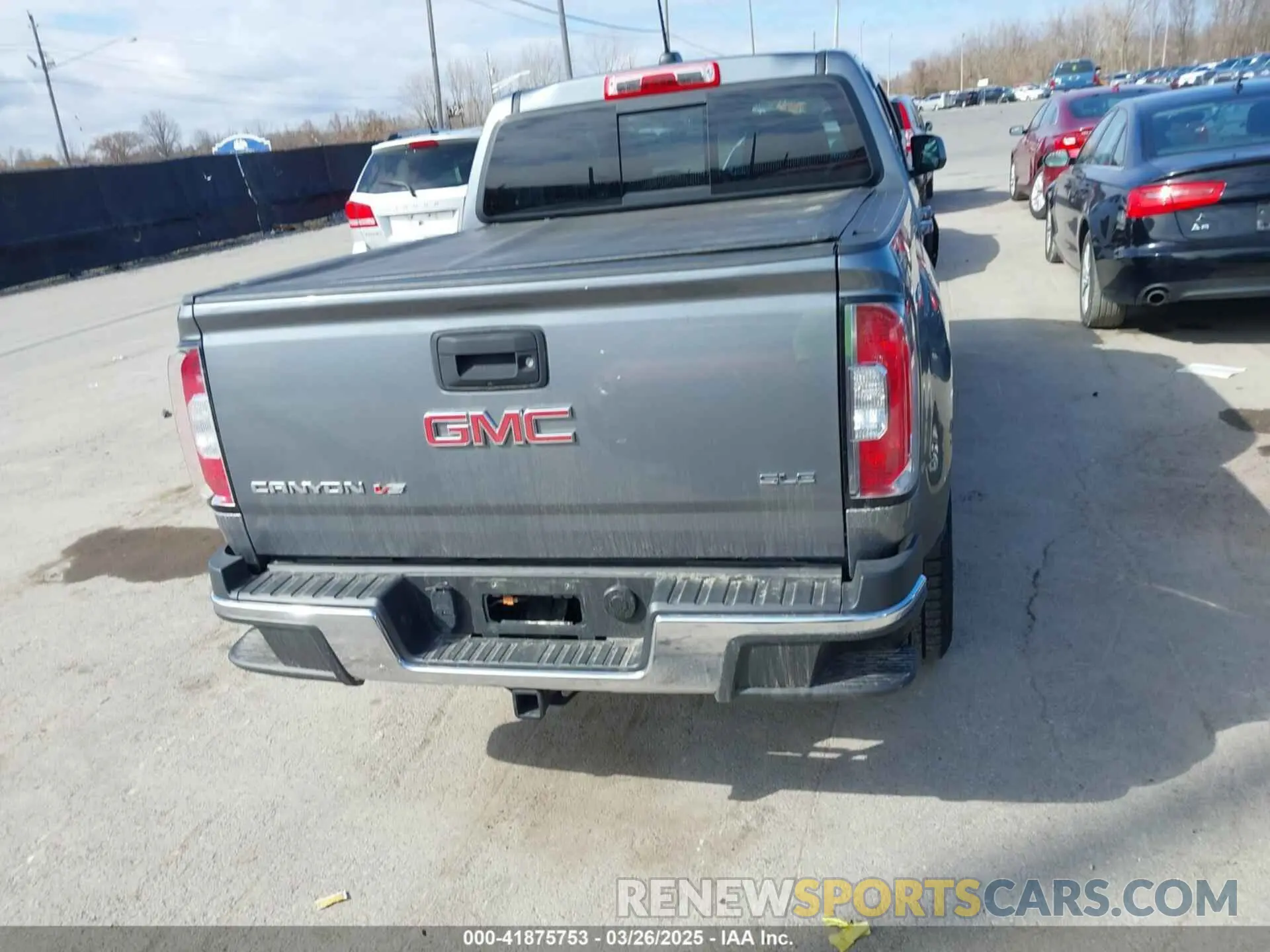 17 fotografías del automóvil dañado 1GTG6CEN6K1352824 GMC CANYON 2019