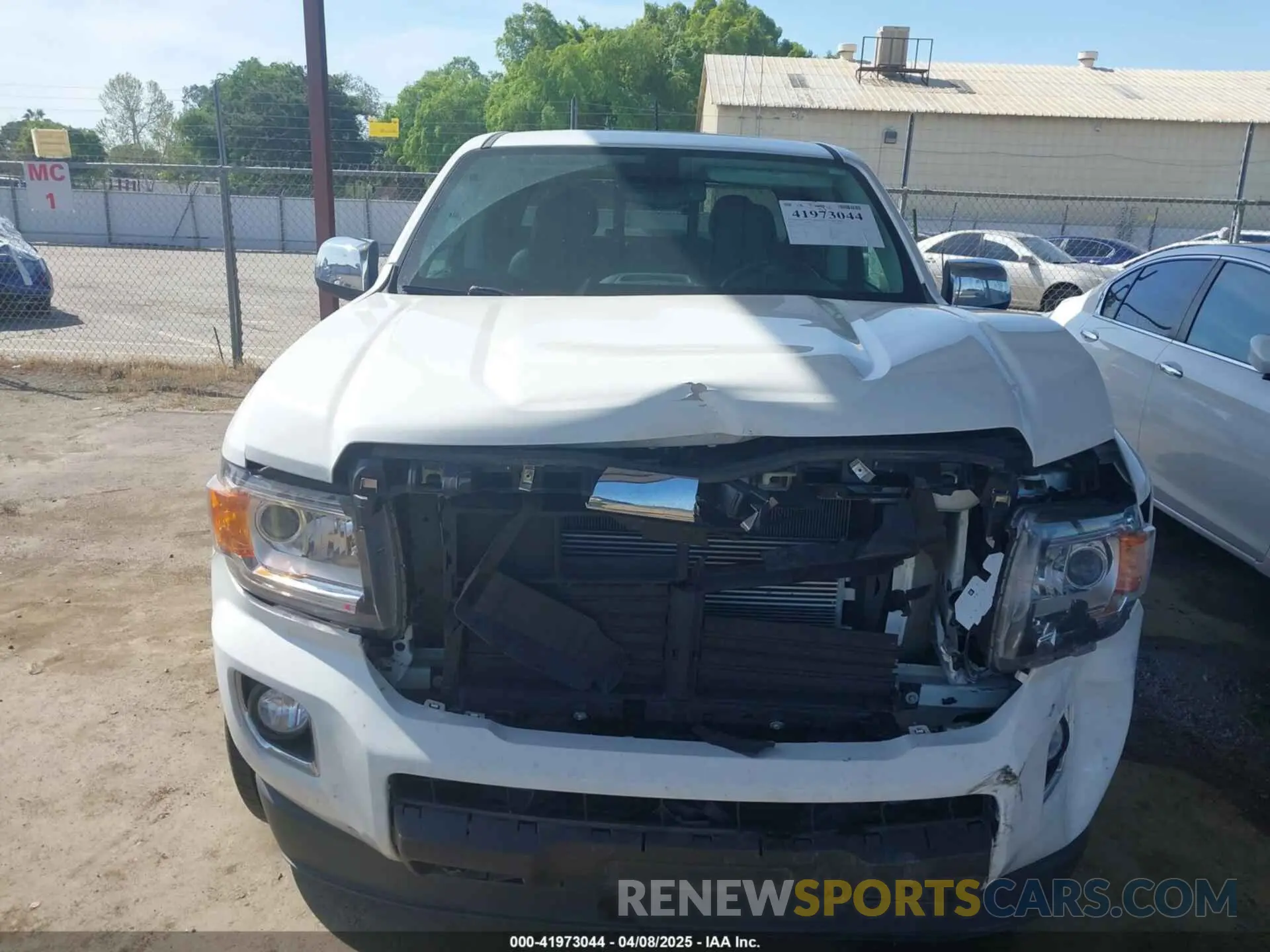 12 fotografías del automóvil dañado 1GTG6EEN2K1102637 GMC CANYON 2019