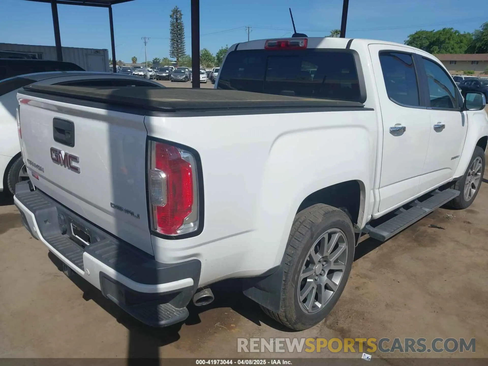 4 fotografías del automóvil dañado 1GTG6EEN2K1102637 GMC CANYON 2019