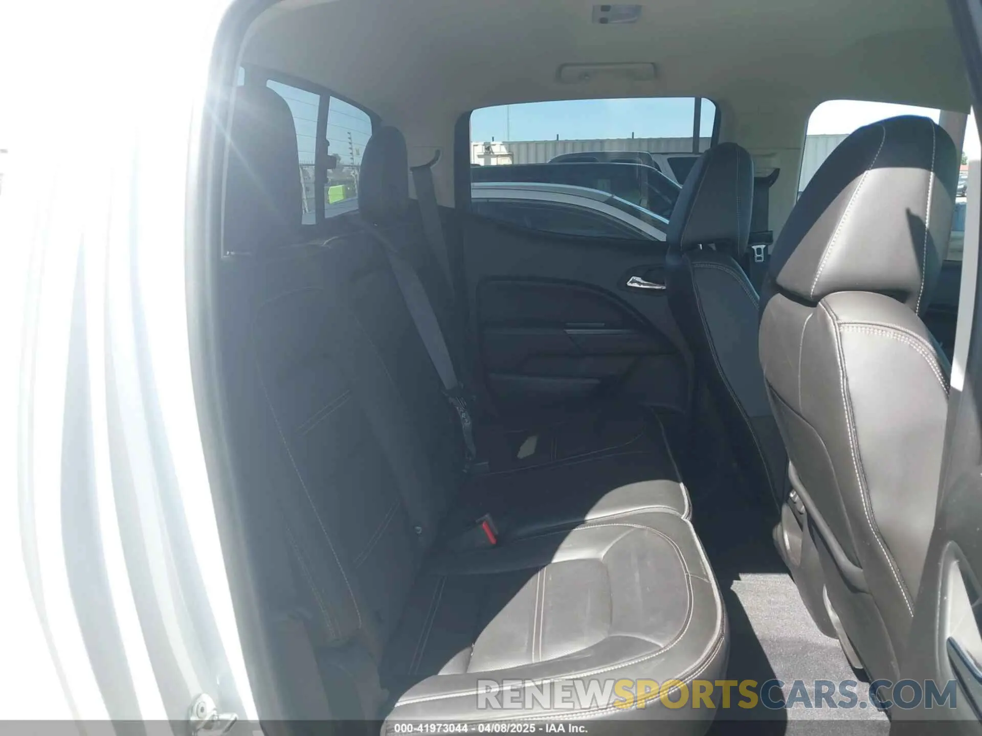 8 fotografías del automóvil dañado 1GTG6EEN2K1102637 GMC CANYON 2019