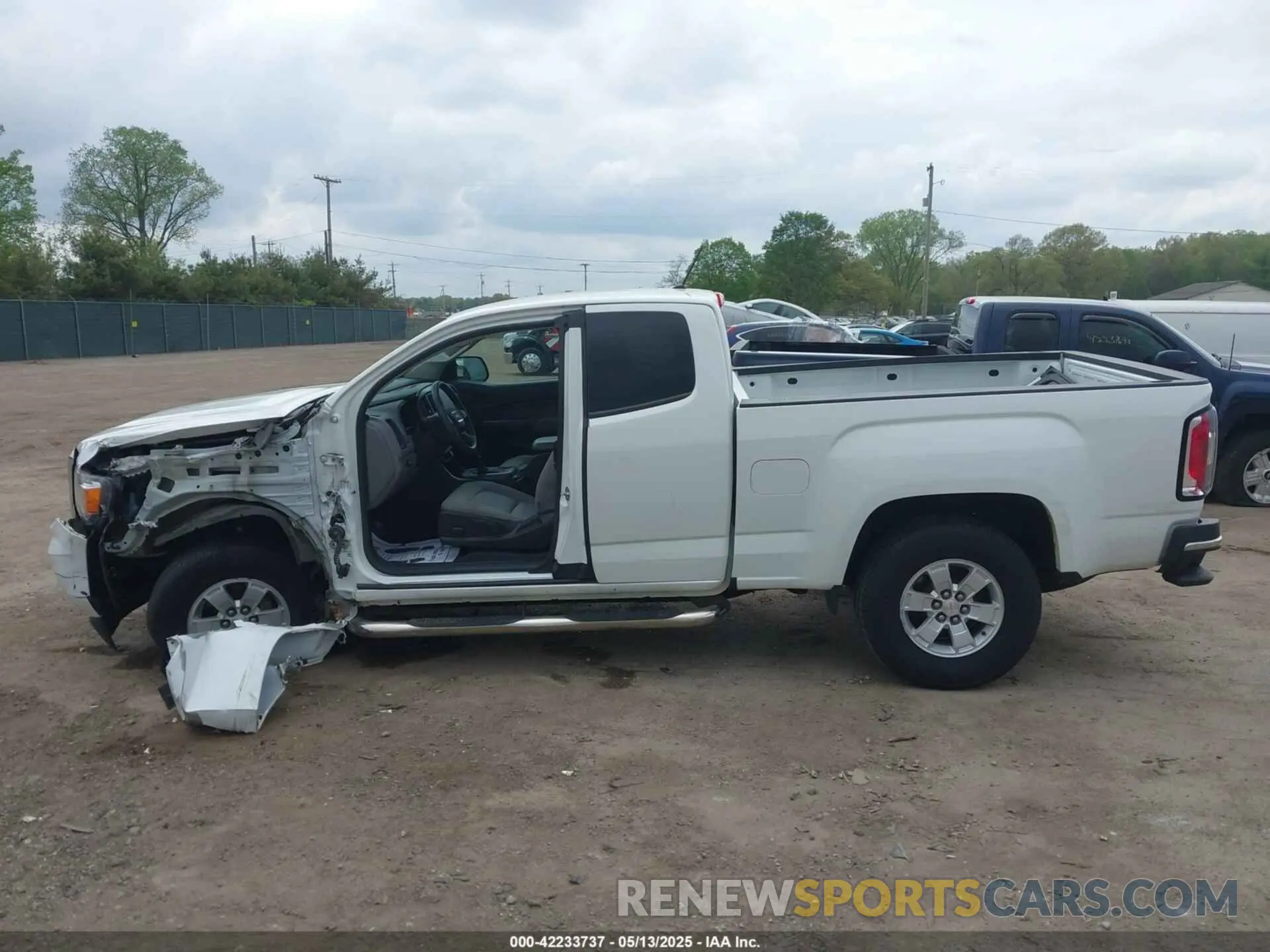 15 fotografías del automóvil dañado 1GTH5BEN6K1295820 GMC CANYON 2019
