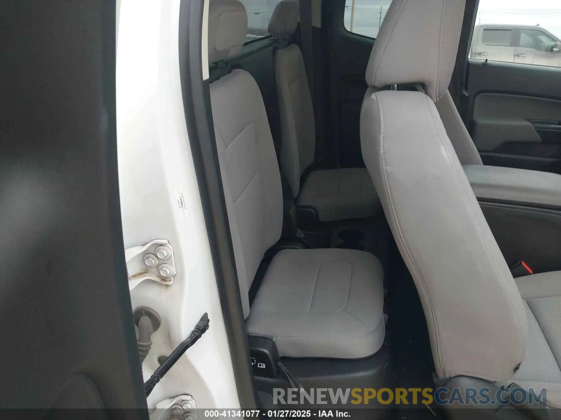 8 fotografías del automóvil dañado 1GTH6BEN7K1339210 GMC CANYON 2019