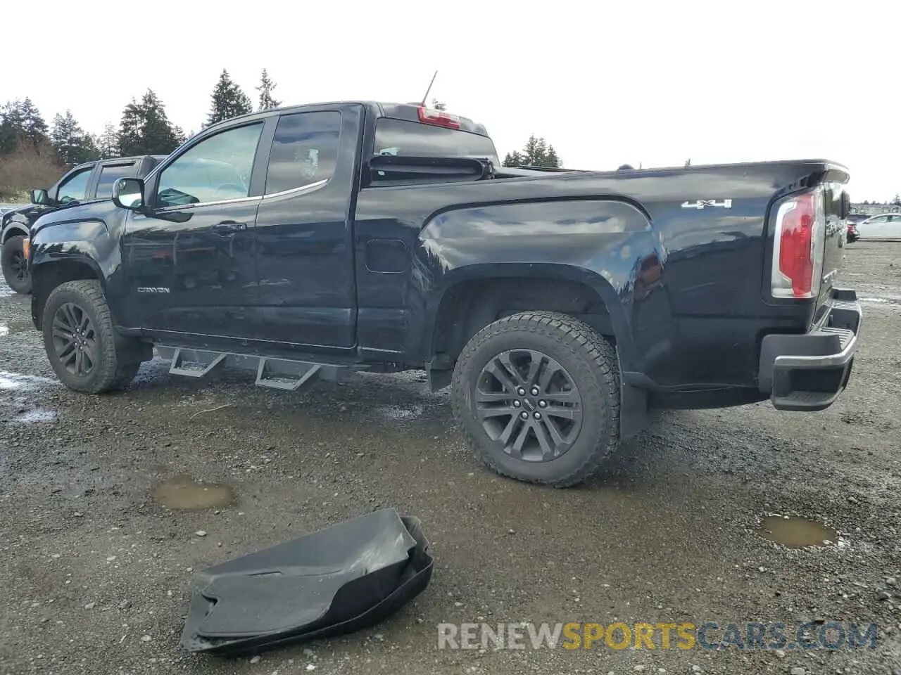 2 fotografías del automóvil dañado 1GTH6CEN0L1125215 GMC CANYON 2020