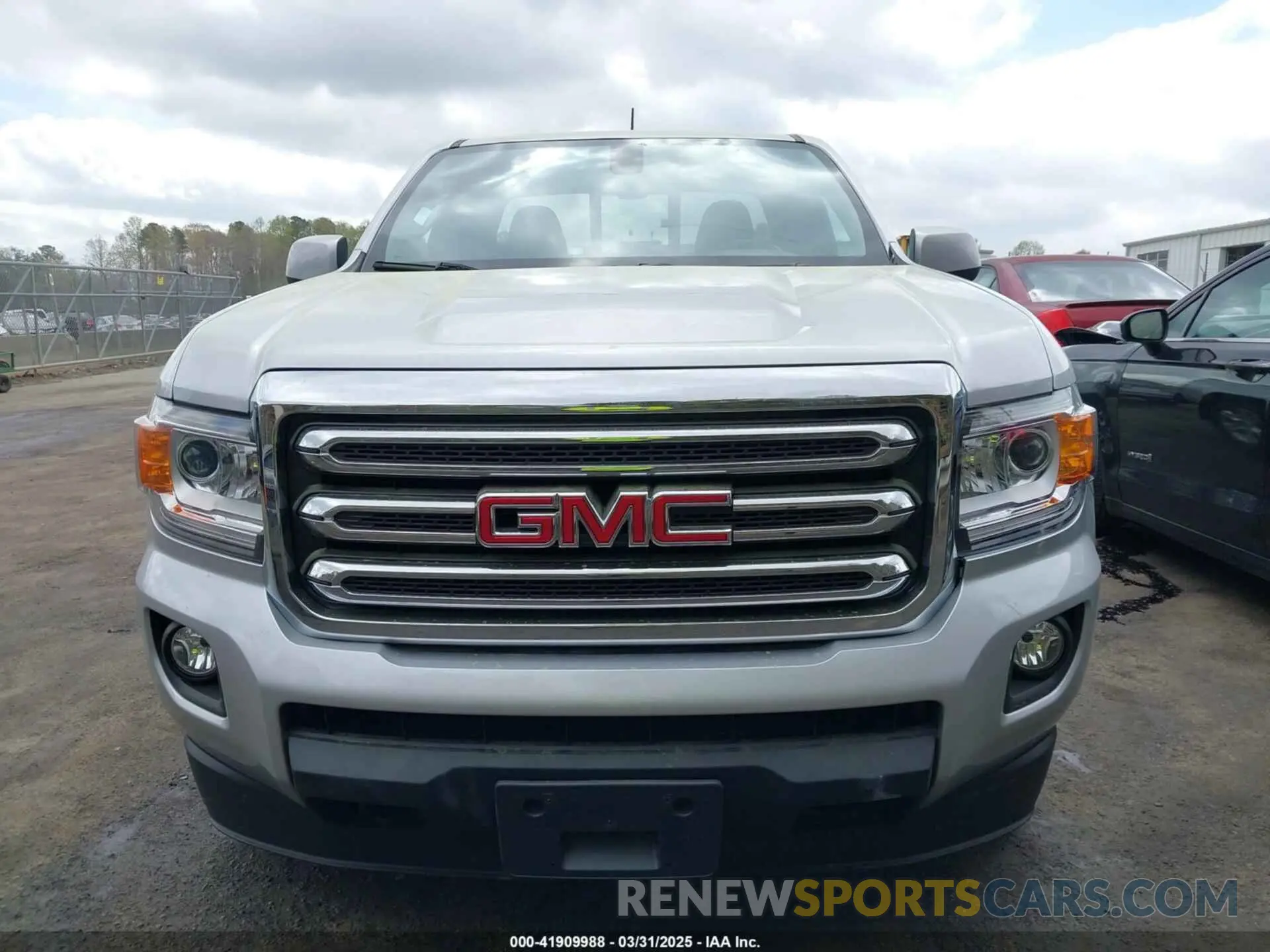 12 fotografías del automóvil dañado 1GTH6CEN6L1175293 GMC CANYON 2020