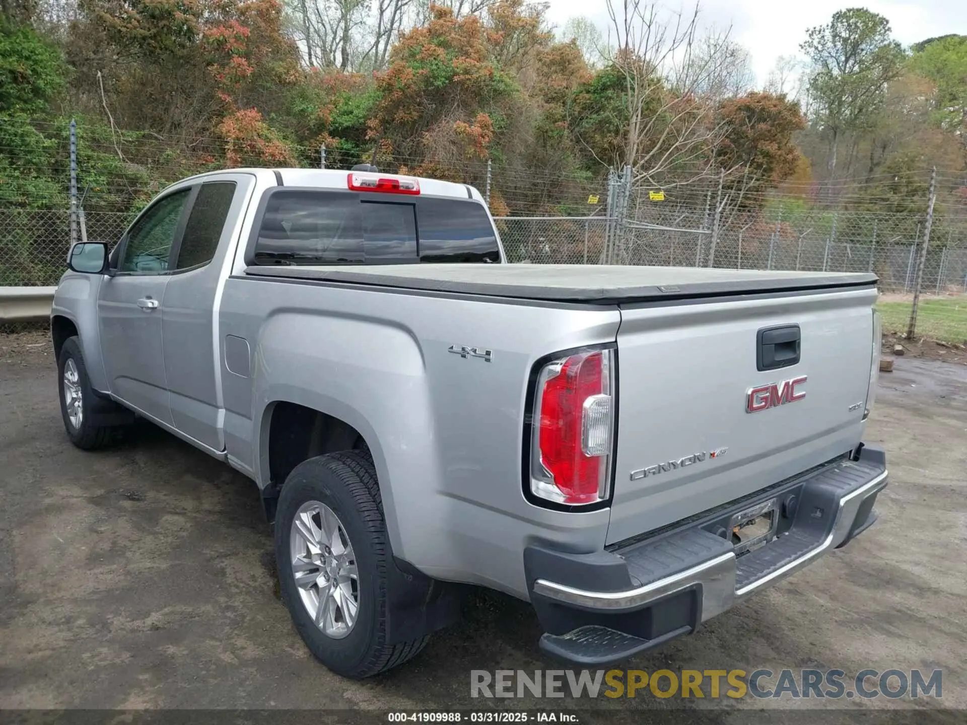 3 fotografías del automóvil dañado 1GTH6CEN6L1175293 GMC CANYON 2020