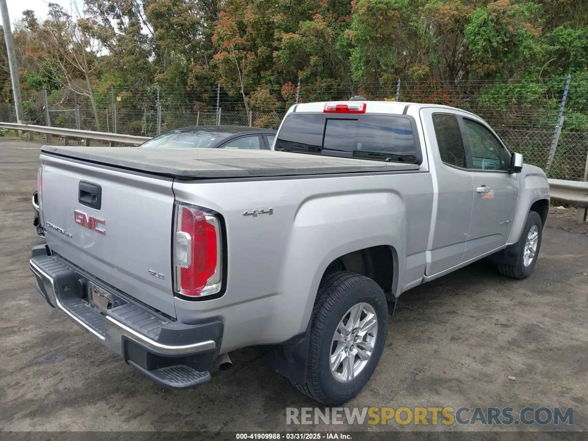 4 fotografías del automóvil dañado 1GTH6CEN6L1175293 GMC CANYON 2020