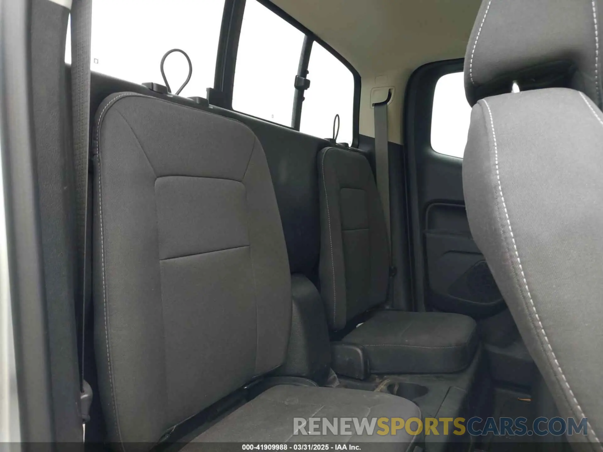 8 fotografías del automóvil dañado 1GTH6CEN6L1175293 GMC CANYON 2020