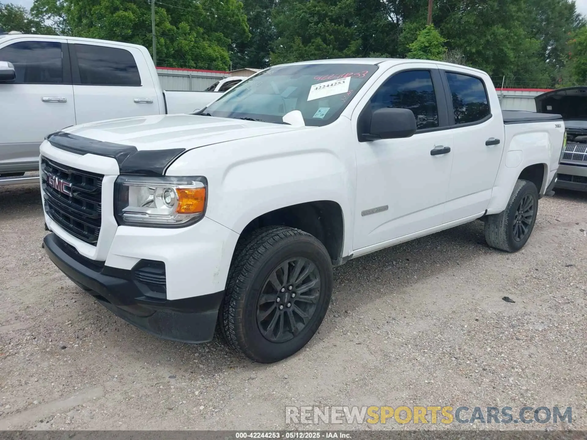 2 fotografías del automóvil dañado 1GTG5BEA0M1118949 GMC CANYON 2021