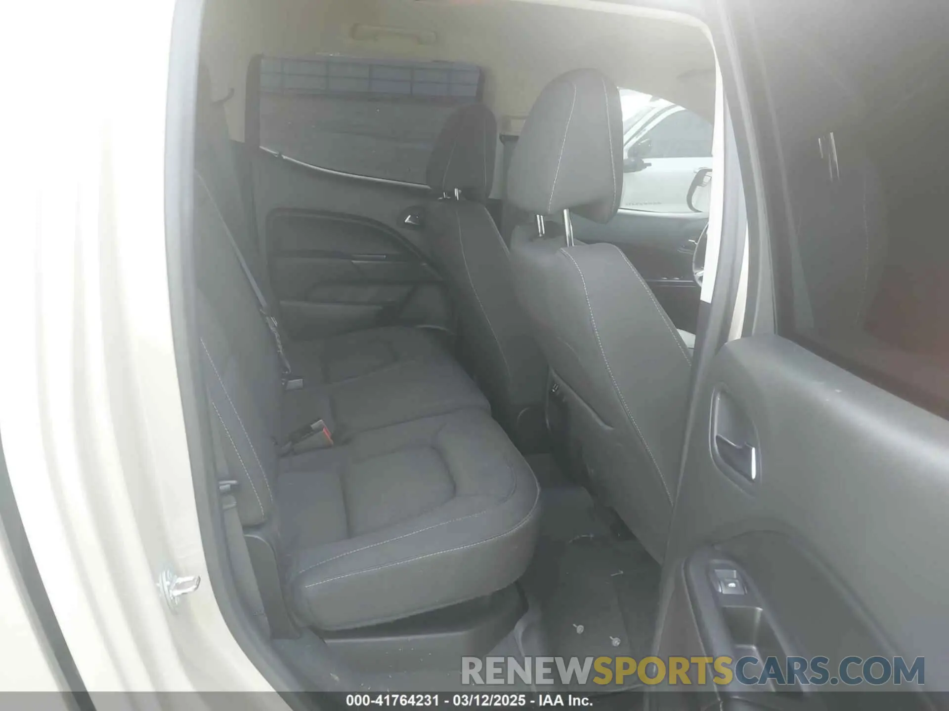 8 fotografías del automóvil dañado 1GTG6CEN4M1279682 GMC CANYON 2021