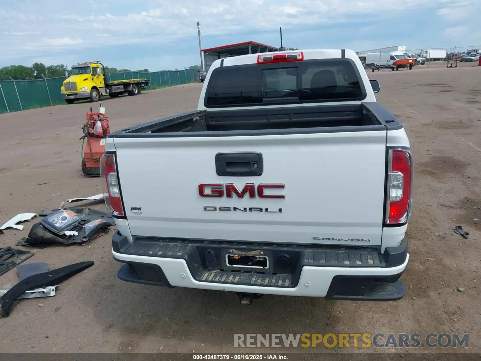 17 fotografías del automóvil dañado 1GTG6EEN4M1170716 GMC CANYON 2021