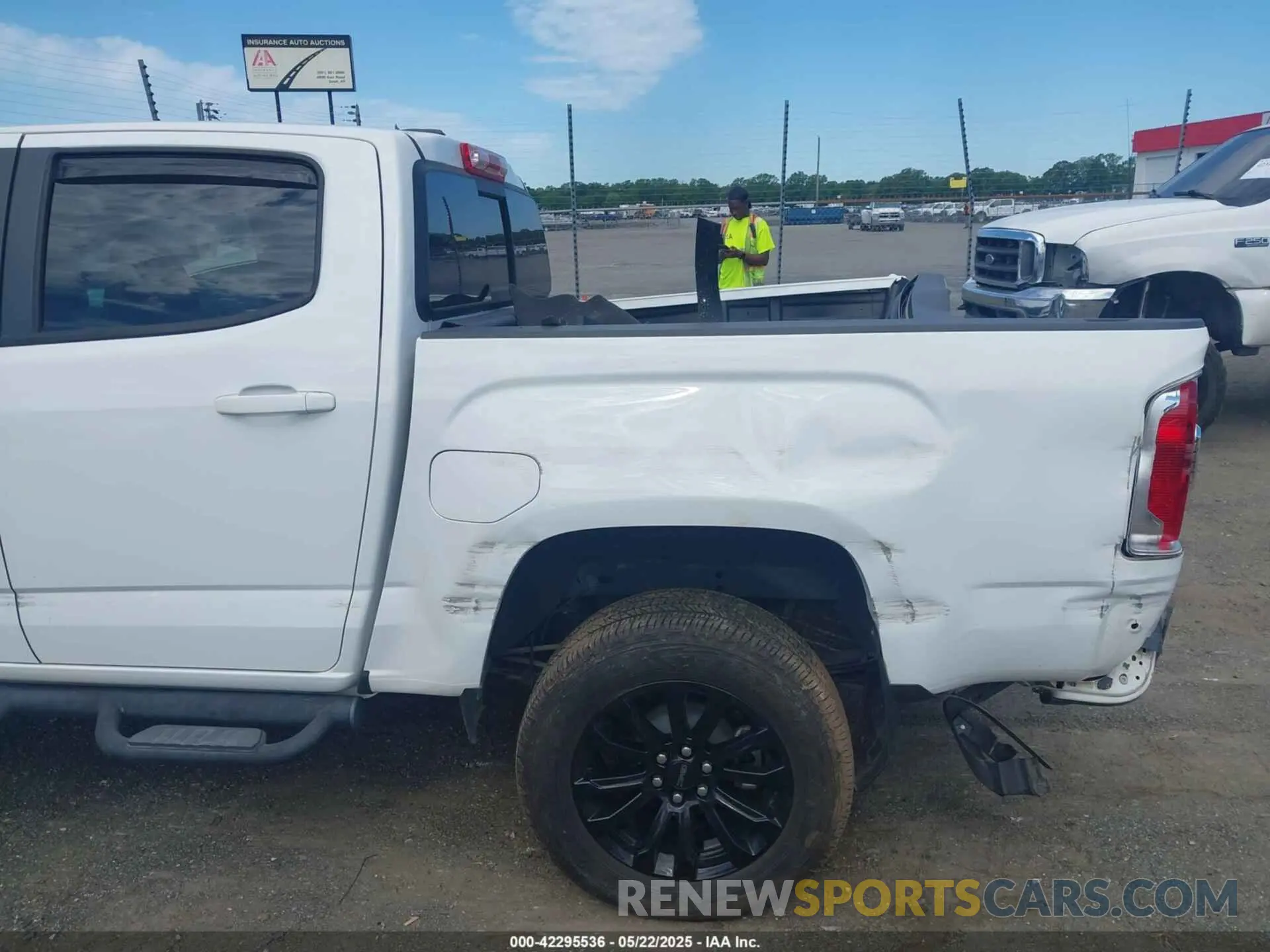 19 fotografías del automóvil dañado 1GTG5CEN0N1201355 GMC CANYON 2022