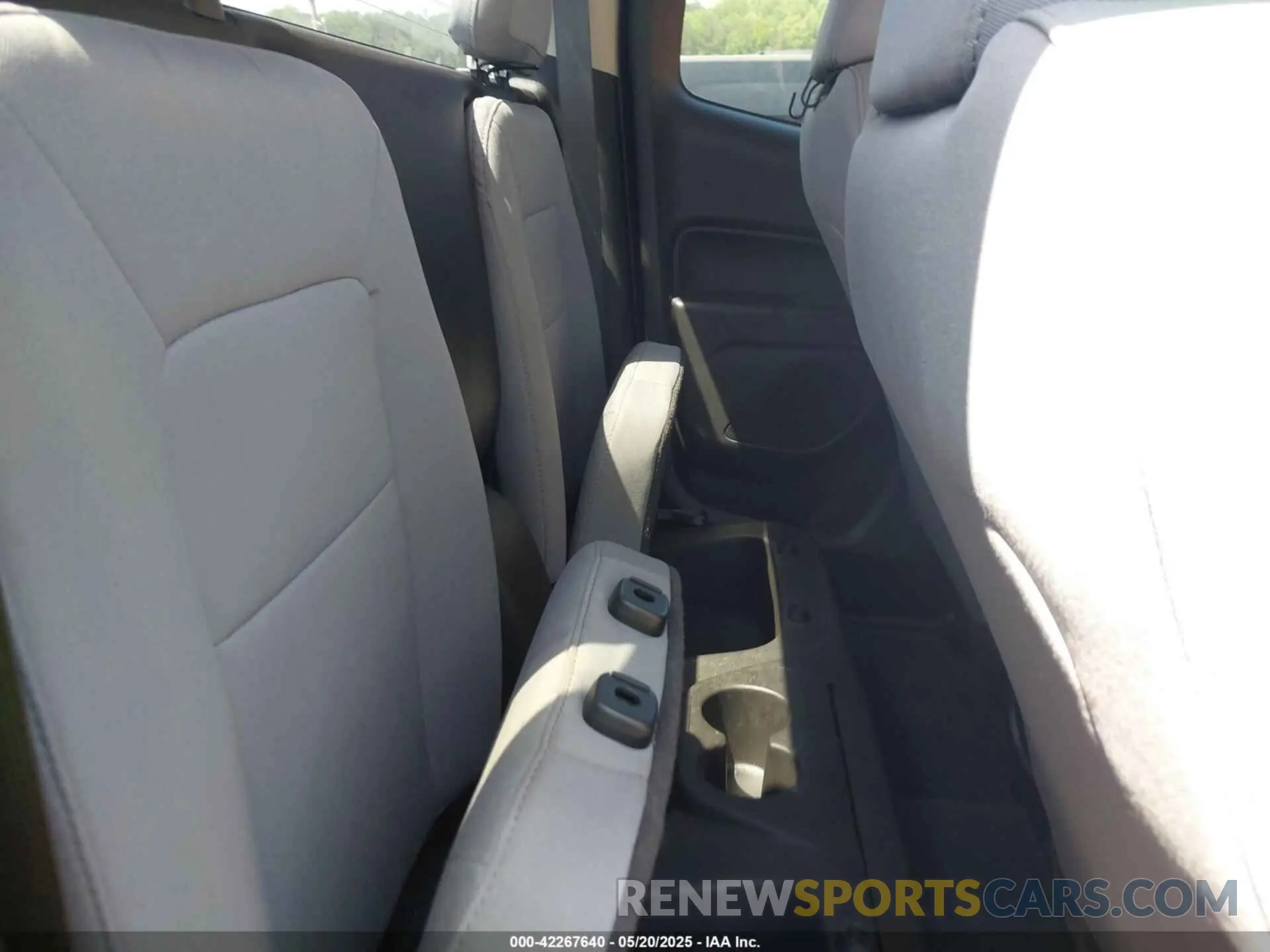 8 fotografías del automóvil dañado 1GTH5BEN1N1140855 GMC CANYON 2022