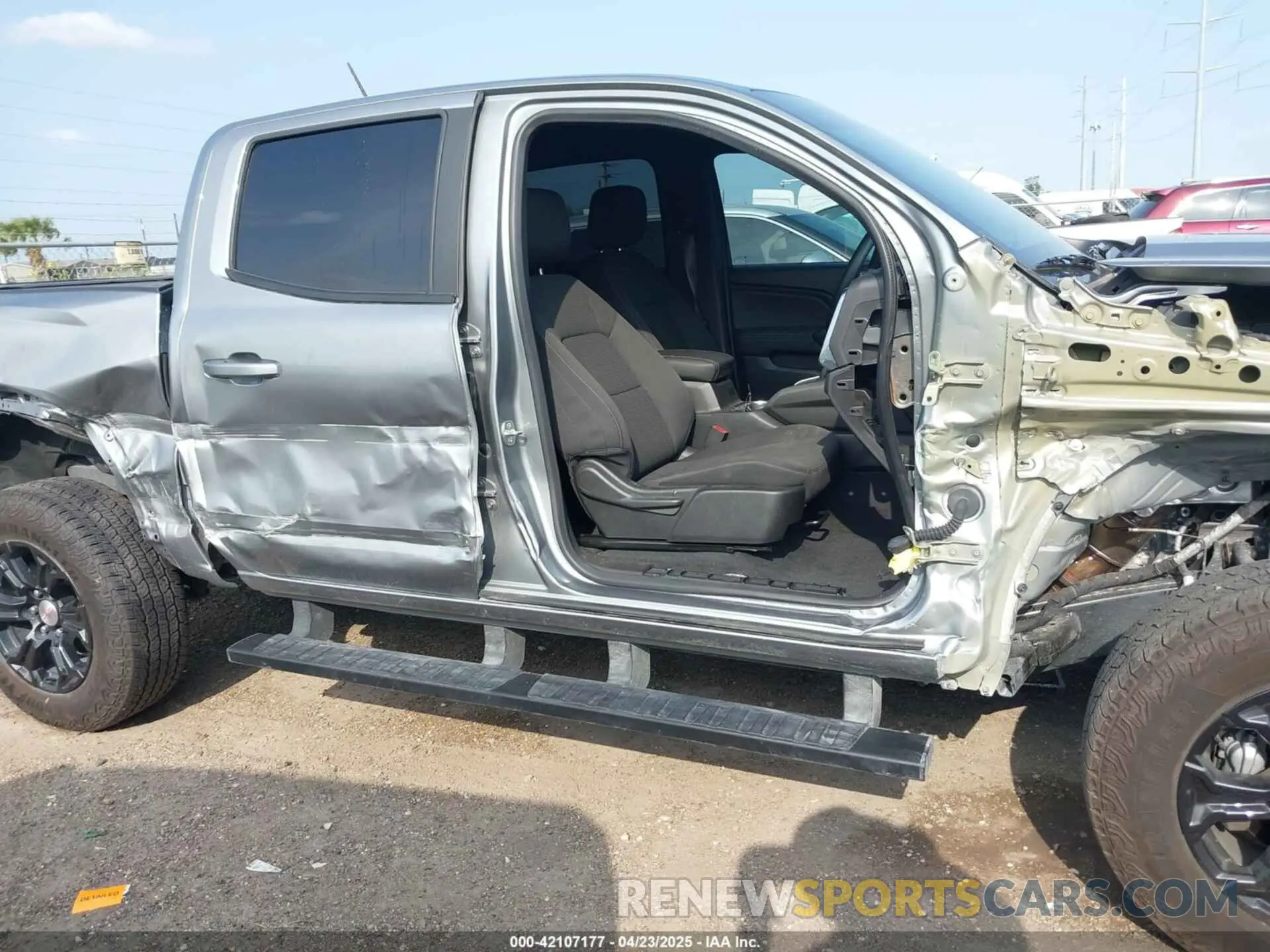 14 fotografías del automóvil dañado 1GTP5BEK0R1221885 GMC CANYON 2024