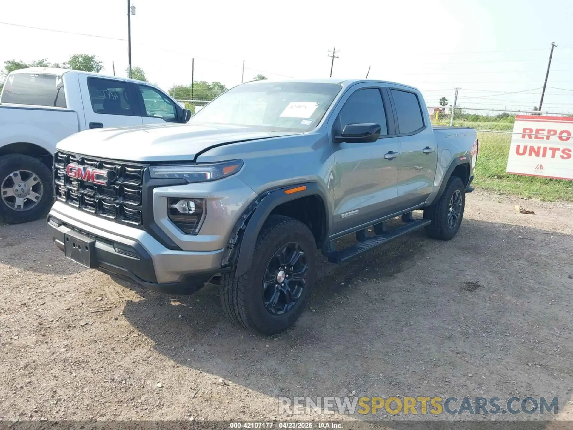 2 fotografías del automóvil dañado 1GTP5BEK0R1221885 GMC CANYON 2024