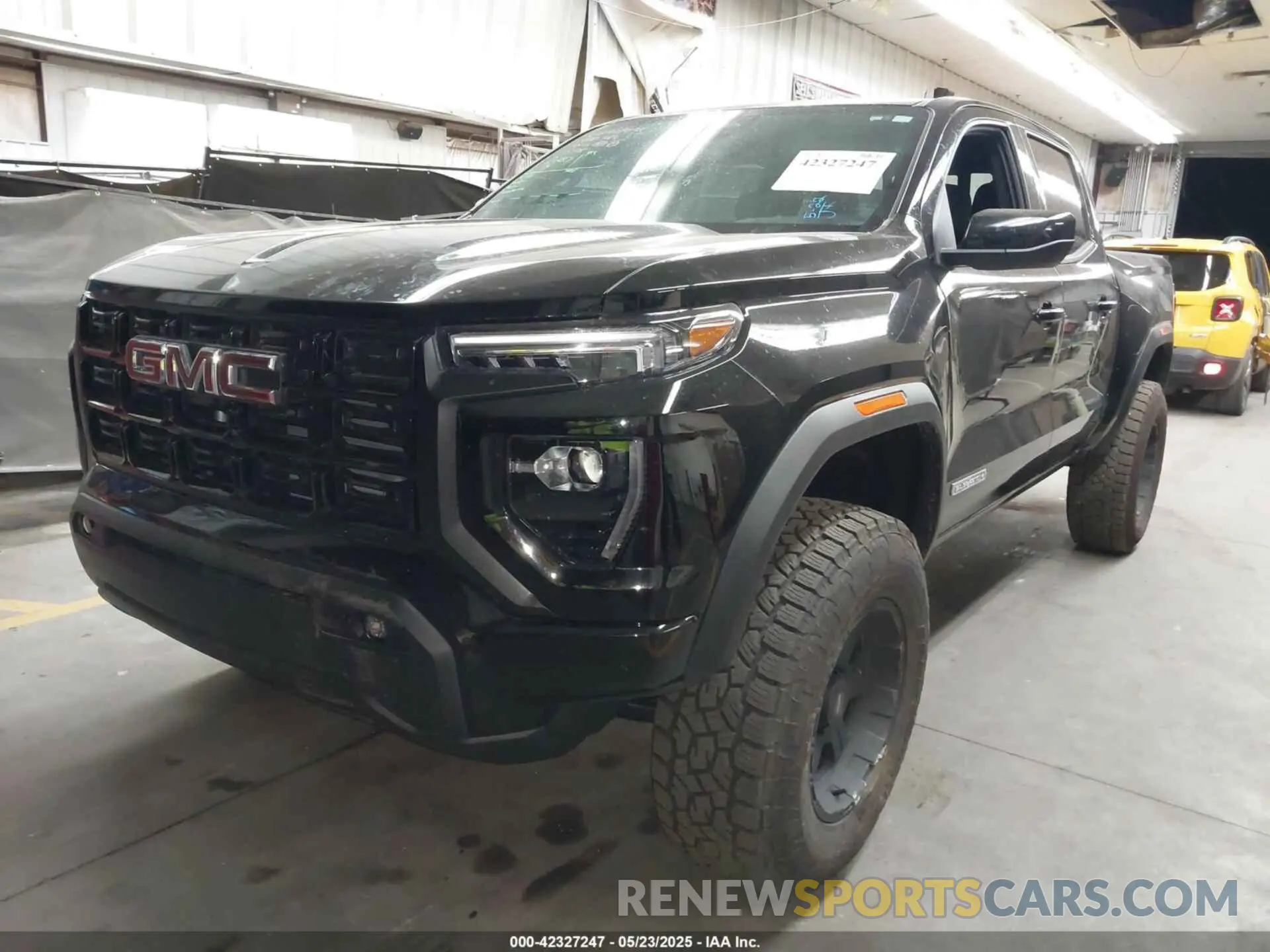 2 fotografías del automóvil dañado 1GTP5BEK1R1256905 GMC CANYON 2024