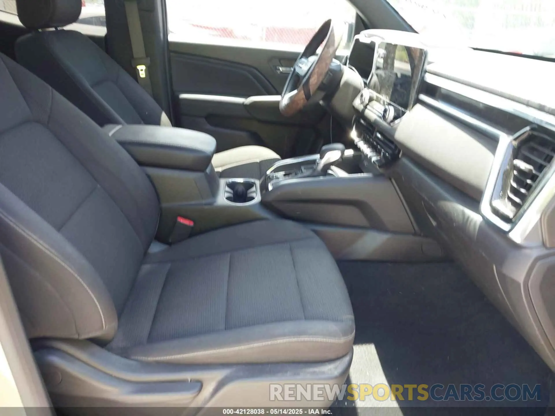 5 fotografías del automóvil dañado 1GTP5BEK8R1200458 GMC CANYON 2024
