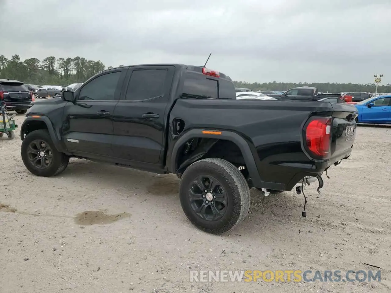 2 fotografías del automóvil dañado 1GTP5BEKXR1155975 GMC CANYON 2024