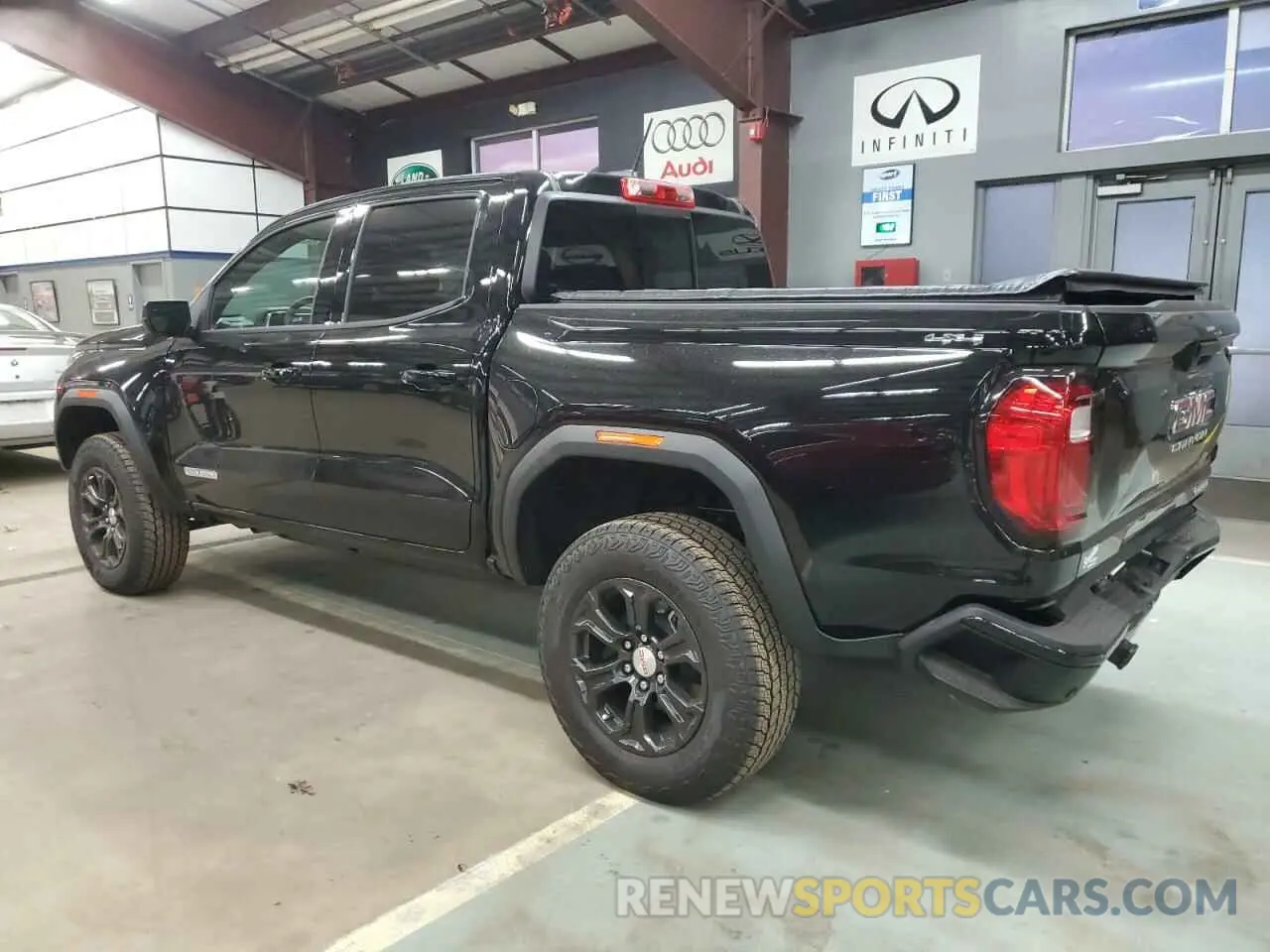 2 fotografías del automóvil dañado 1GTP6BEK3R1261875 GMC CANYON 2024
