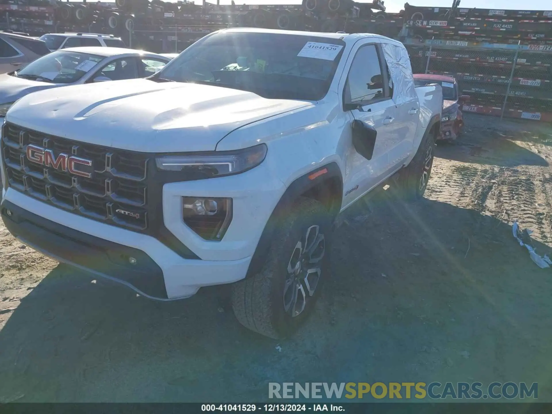 2 fotografías del automóvil dañado 1GTP6DEK6R1236187 GMC CANYON 2024