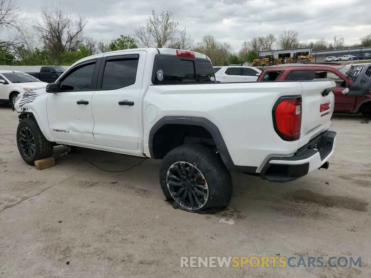 2 fotografías del automóvil dañado 1GTP6FEK1R1167744 GMC CANYON 2024