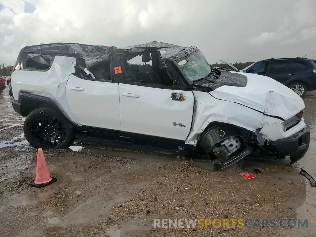 4 fotografías del automóvil dañado 1GKB0NDE5RU104280 GMC HUMMER SUV 2024