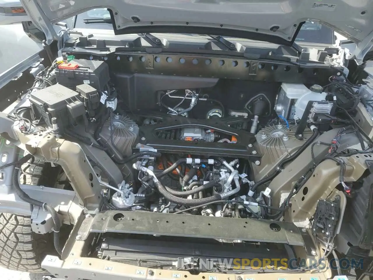 12 fotografías del automóvil dañado 1GKB0NDE8RU106525 GMC HUMMER SUV 2024
