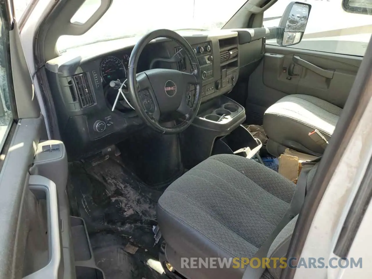 8 fotografías del automóvil dañado 1GD37SFGXL1275765 GMC SAVANA 2020