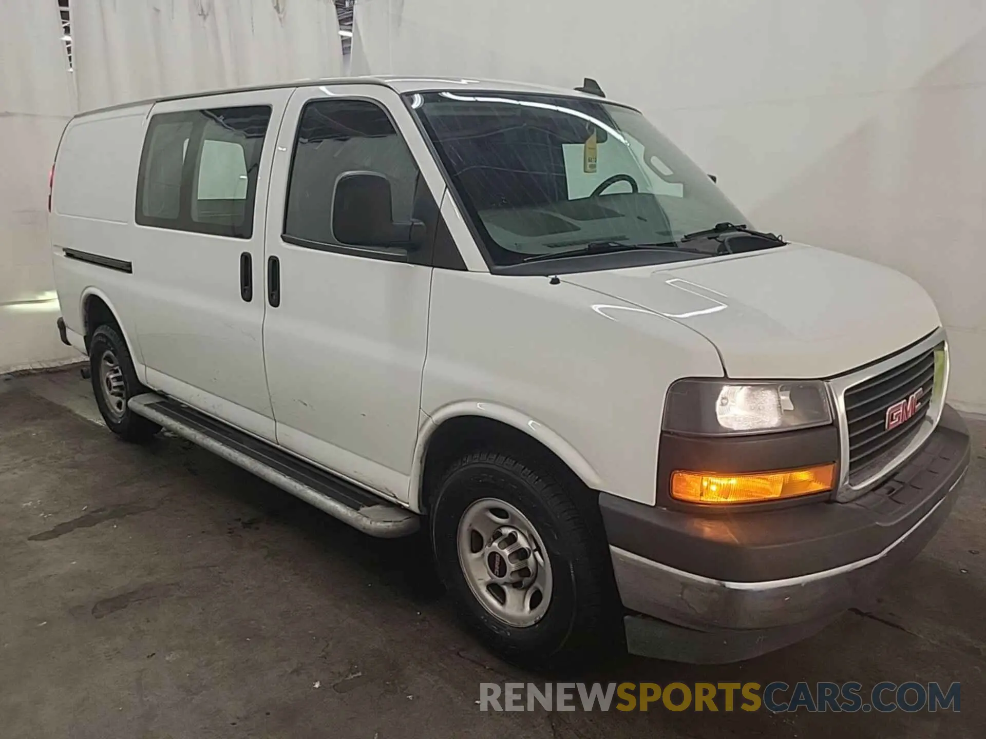 17 fotografías del automóvil dañado 1GTW7AFG7L1261298 GMC SAVANA 2020