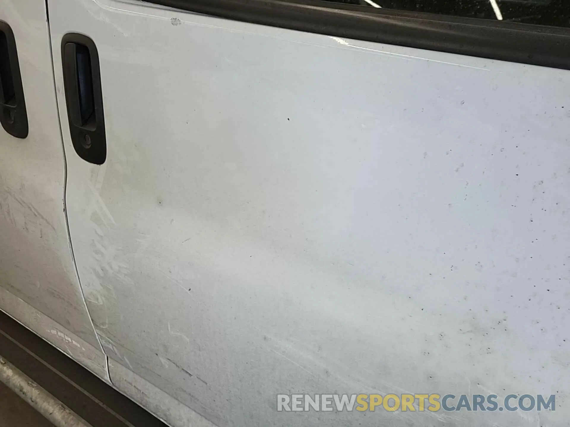 25 fotografías del automóvil dañado 1GTW7AFG7L1261298 GMC SAVANA 2020