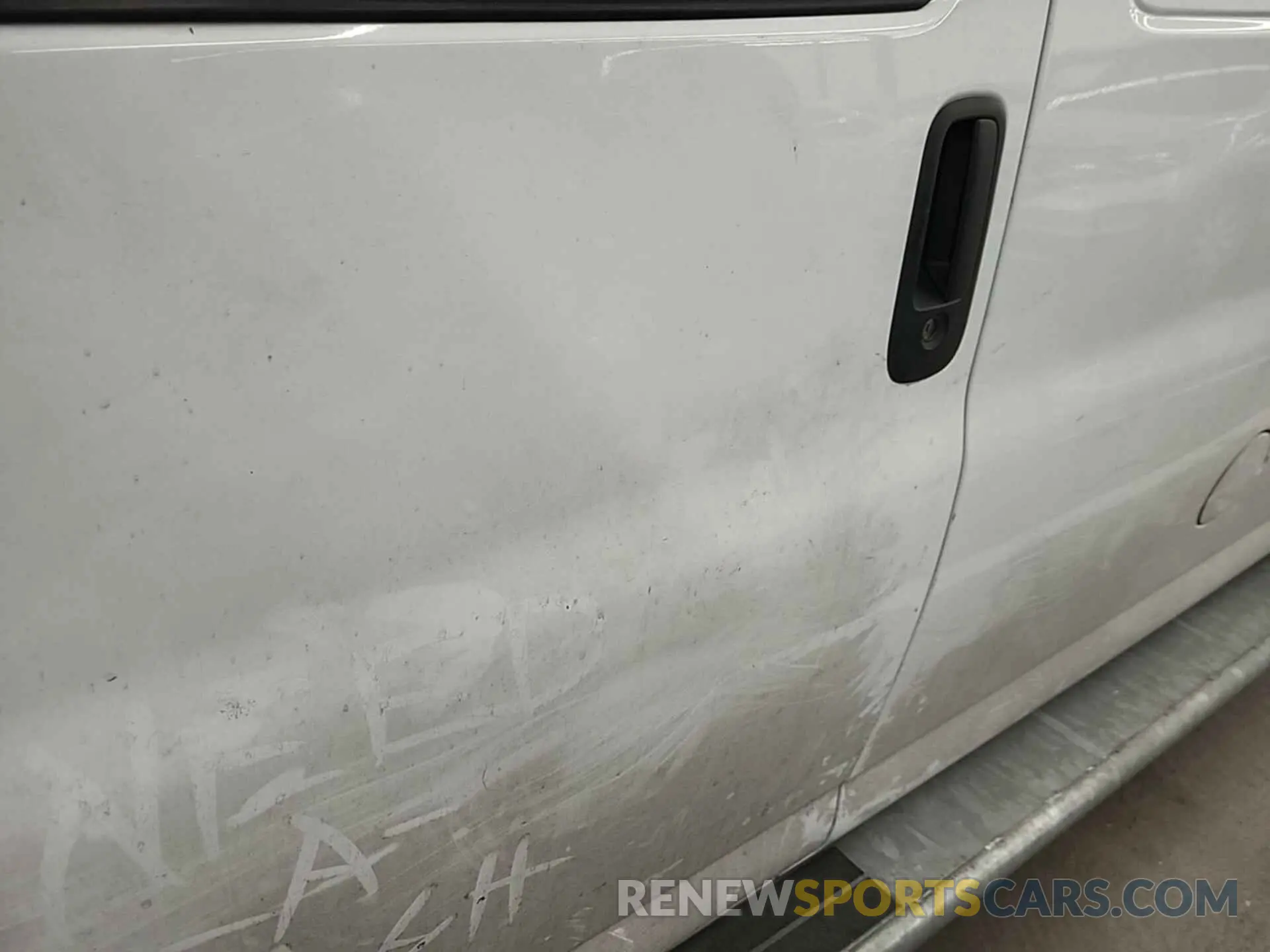 4 fotografías del automóvil dañado 1GTW7AFG7L1261298 GMC SAVANA 2020