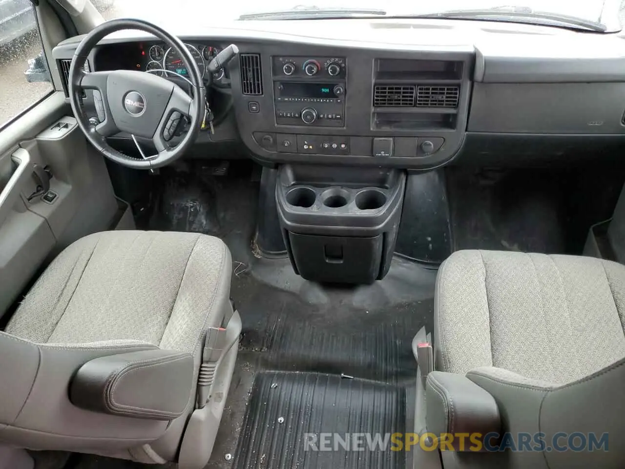 8 fotografías del automóvil dañado 1GTW7AFPXL1273588 GMC SAVANA 2020
