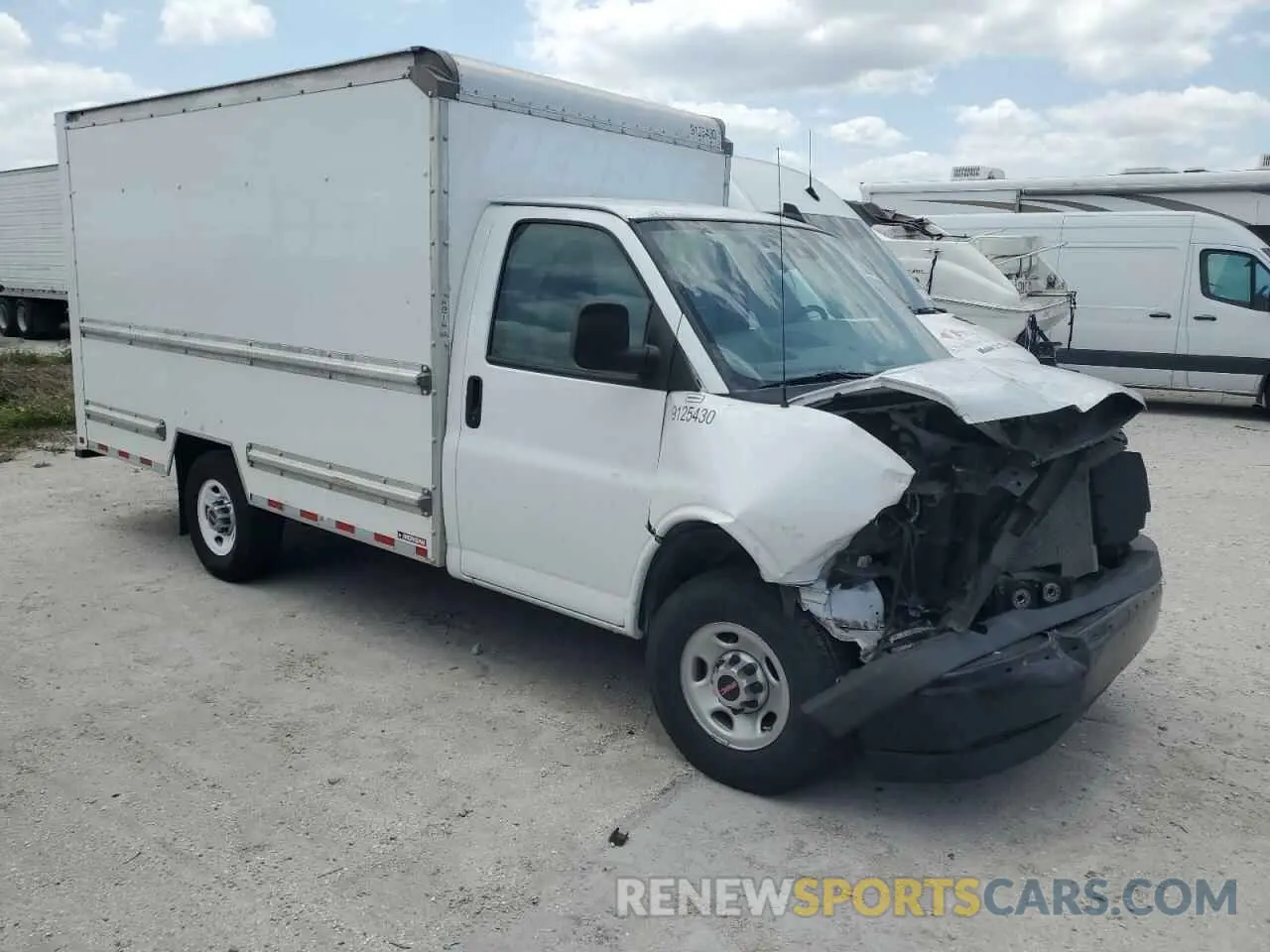 4 fotografías del automóvil dañado 1GD07RFP7M1227847 GMC SAVANA 2021