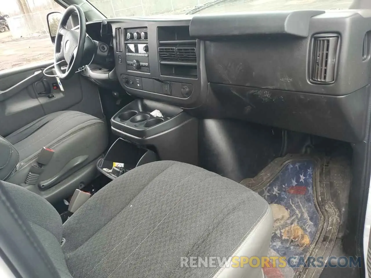 8 fotografías del automóvil dañado 1GTW7AFP2M1213659 GMC SAVANA 2021
