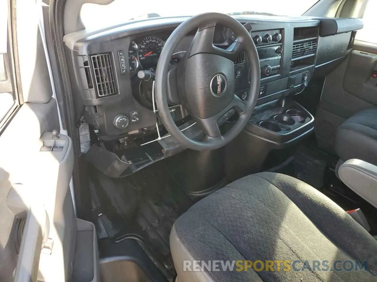 8 fotografías del automóvil dañado 1GTW7AFP7M1237424 GMC SAVANA 2021