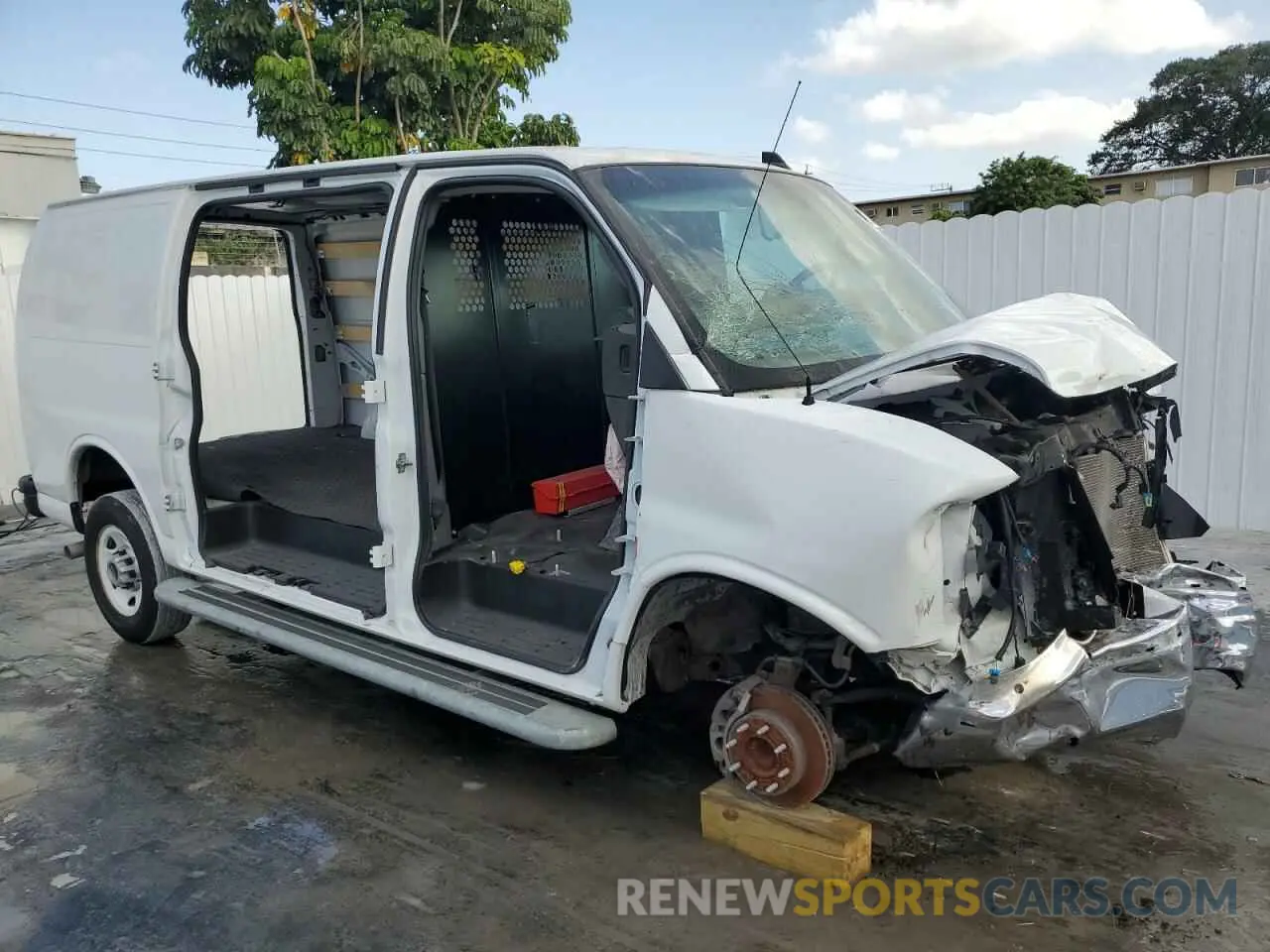 4 fotografías del automóvil dañado 1GTW7AFP1P1130650 GMC SAVANA 2023