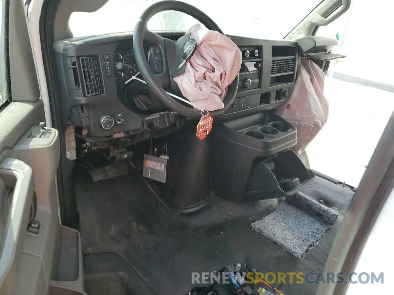 8 fotografías del automóvil dañado 1GTW7AFP1P1130650 GMC SAVANA 2023