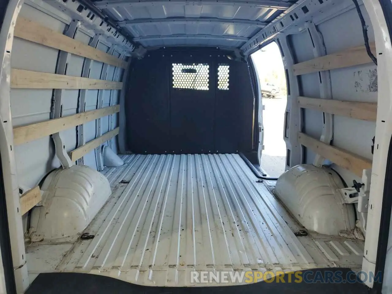 10 fotografías del automóvil dañado 1GTW7AFP6P1236723 GMC SAVANA 2023