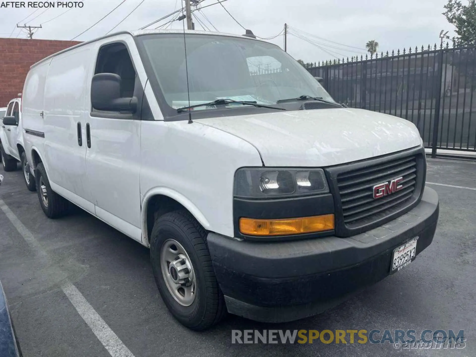 3 fotografías del automóvil dañado 1GTW7AFP8P1143721 GMC SAVANA 2023