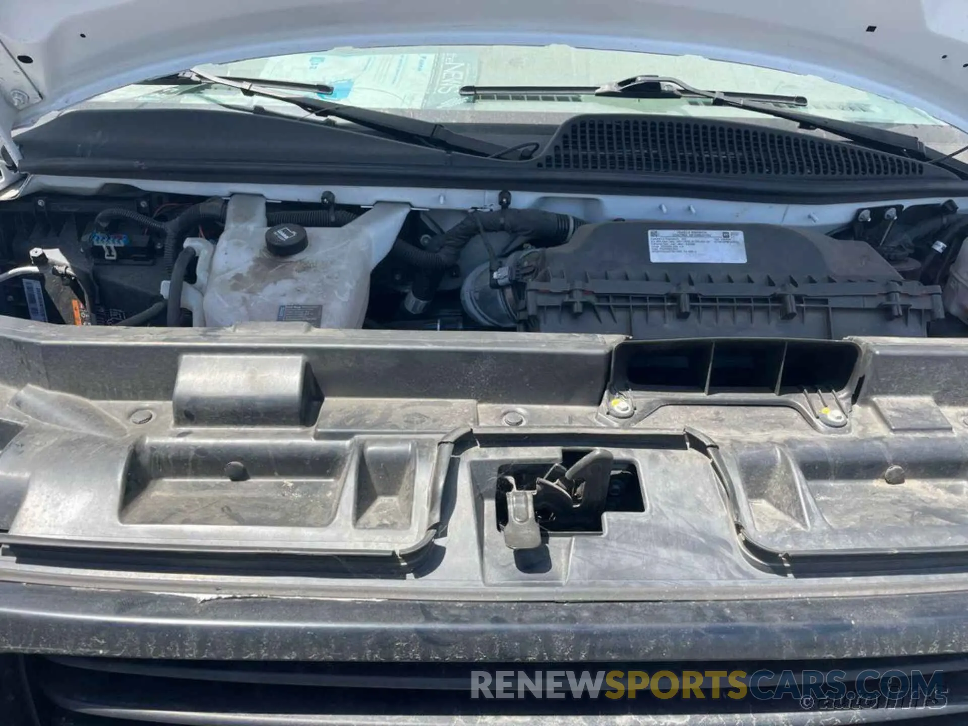 8 fotografías del automóvil dañado 1GTW7AFP8P1143721 GMC SAVANA 2023