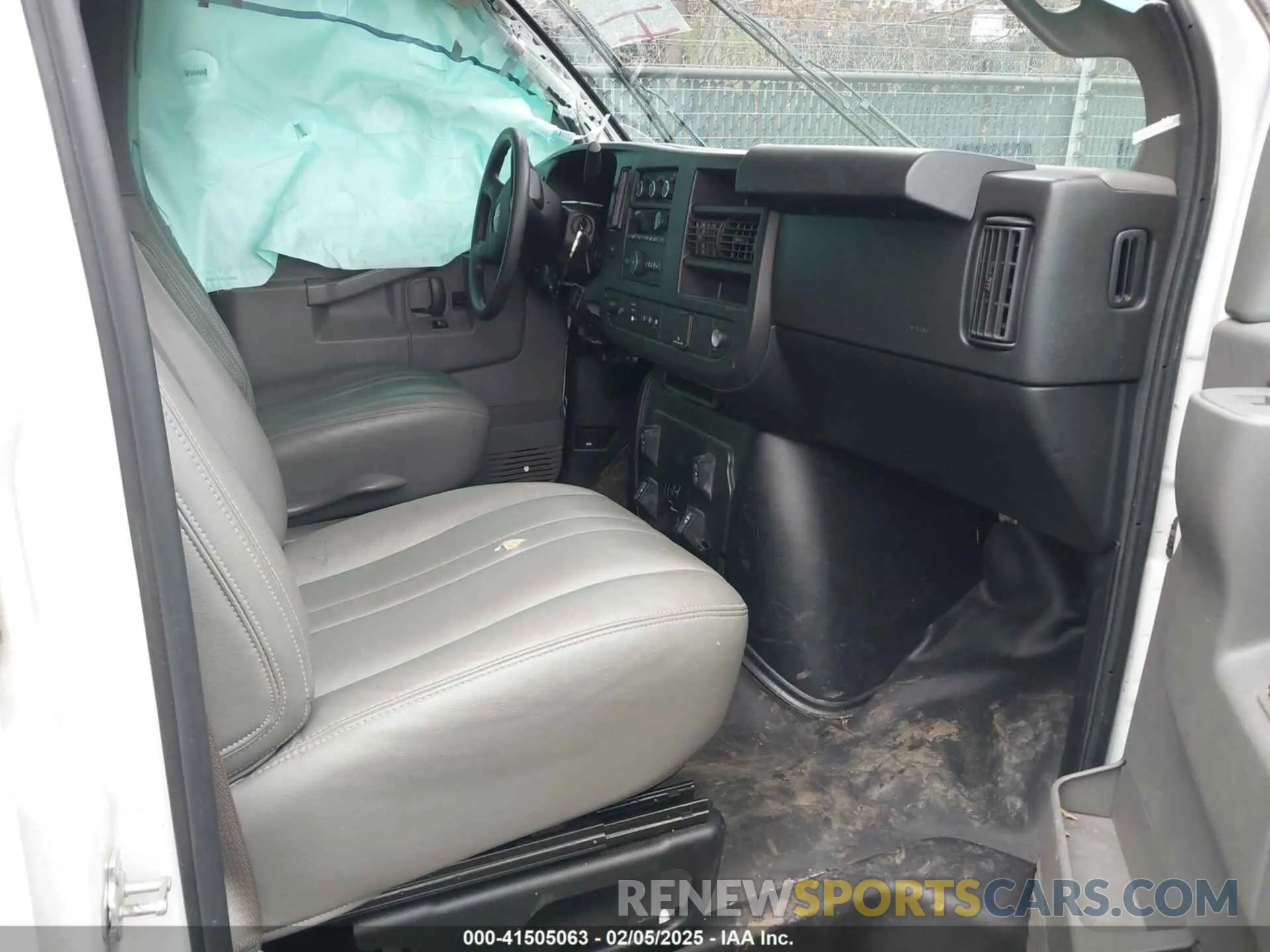 5 fotografías del automóvil dañado 1GTW7AFG0K1187642 GMC SAVANA 2500 2019