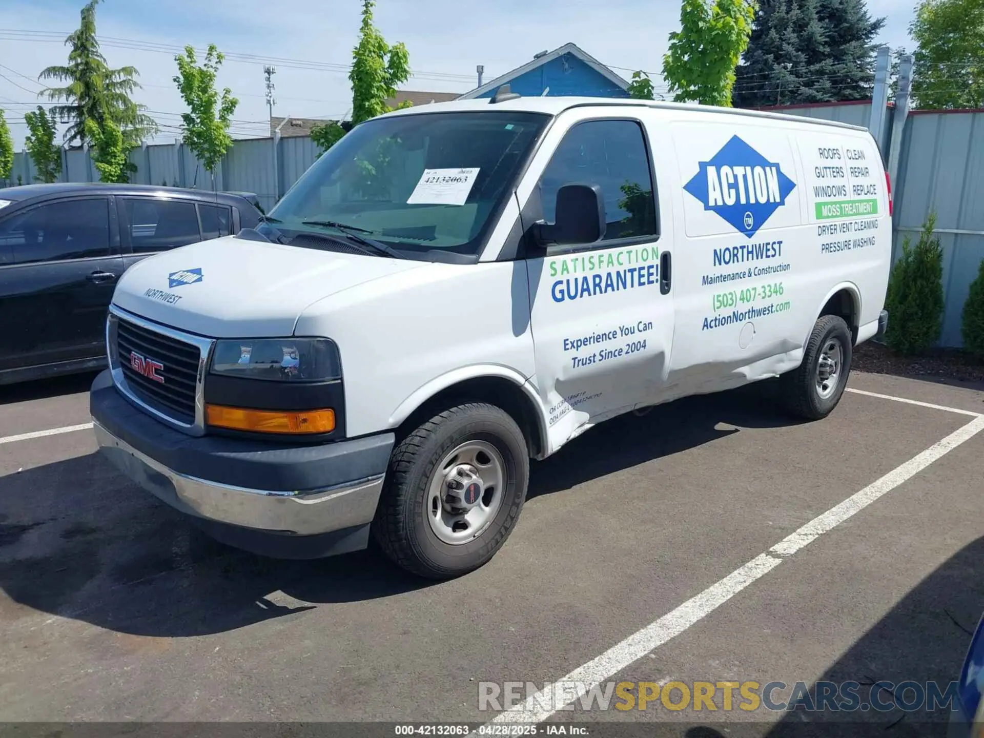 2 fotografías del automóvil dañado 1GTW7AFG4K1347442 GMC SAVANA 2500 2019